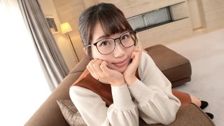 【初撮り】【メガネ女子】【濃厚がっつきフェラ】真面目そうに見えてハメ潮を連発する敏感むっつりスケベっ娘を発掘。男根でいっぱい突かれ限界突破した激濡れオマ○コは、愛液を止めどもなく垂れ流していき.. ネットでAV応募→AV体験撮影 1782 MGS