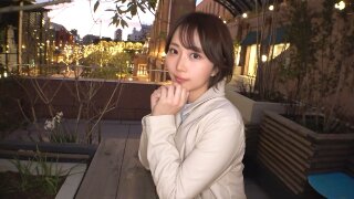 【性欲強めなキス魔！？】超有名広告代理店S(○○TVとか動画配信サイトもやっている)で働いているキャリアウーマンが性のはけ口として出演！普段は真面目に働く女性がこんなにも痴態をさらけ出す！ショートカットでスタイルがあまりにも良すぎる！美尻で美乳なショートカットの変態女子が好きならば、超ど真ん中火の玉ストレート！セックスに夢中になりすぎて汗がとまらん！気持ち良くなることに飢えていた！後半は自分の気持ち良いことしか考えず、無心に腰を振り続ける変態キャリアウーマン。働く女性の裏の姿は、抜き率200%！