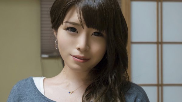 あどけない顔つきの若妻はるかさん