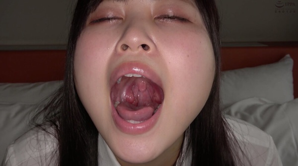 Observation of uvula, teeth and uvula Ayaka Mochizuki